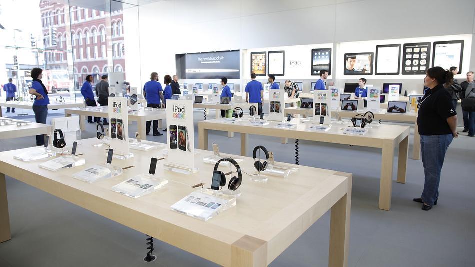 Apple Opens New Store I