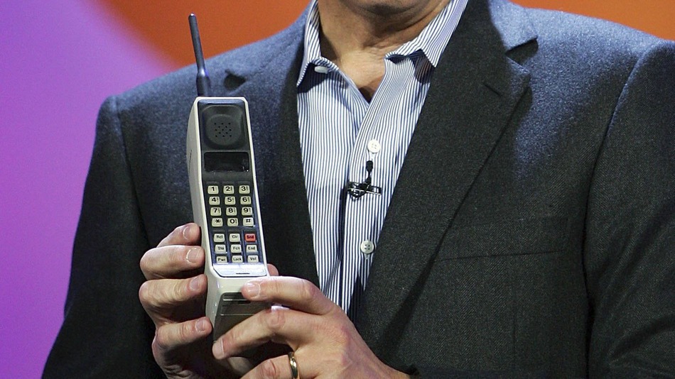 World's First Mobile Phone - Motorola-dynatac-8000x
