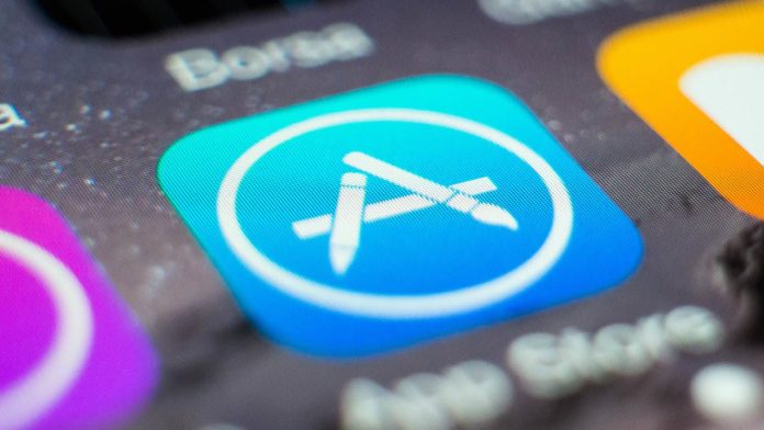 Apple removing apps